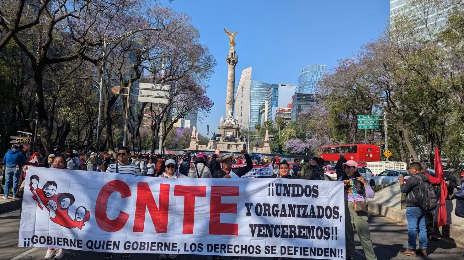 Marcha de la CNTE en Paseo de la Reforma de CDMX. Foto: FB (Coordinadora Nacional de Trabajadores de la Educación)