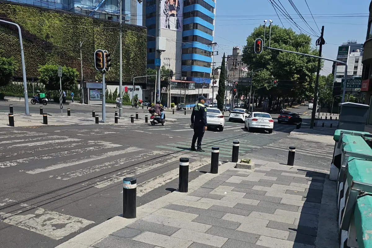 Zona sur en División del Norte para cruzar Viaducto en CDMX afectada por una marcha. Foto: X (@UCS_GCDMX)