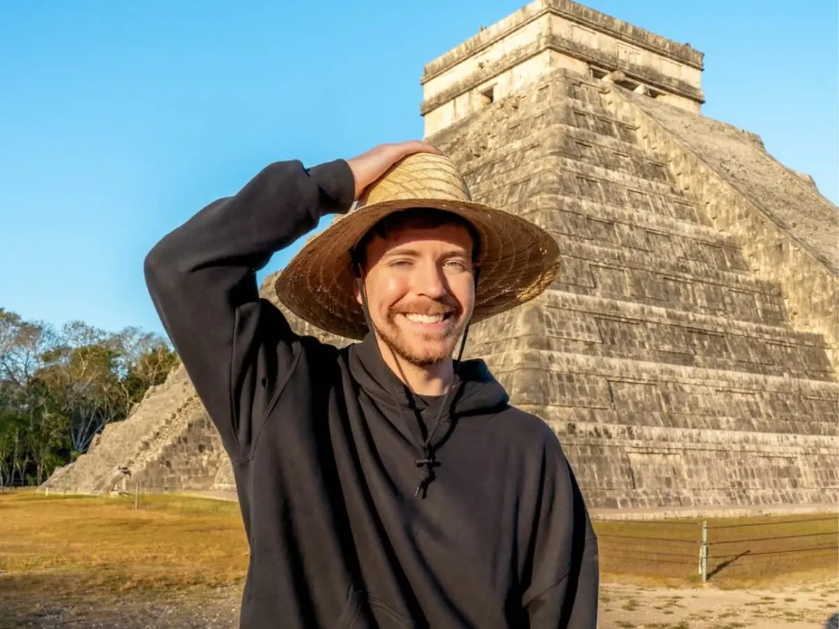 El youtuber Mr. Beast visitó recientemente tierras yucatecas donde aprovechó grabar algunos vídeos en la zona arqueológica de Chichén Itzá.- Fuente Instagram Mrbeast
