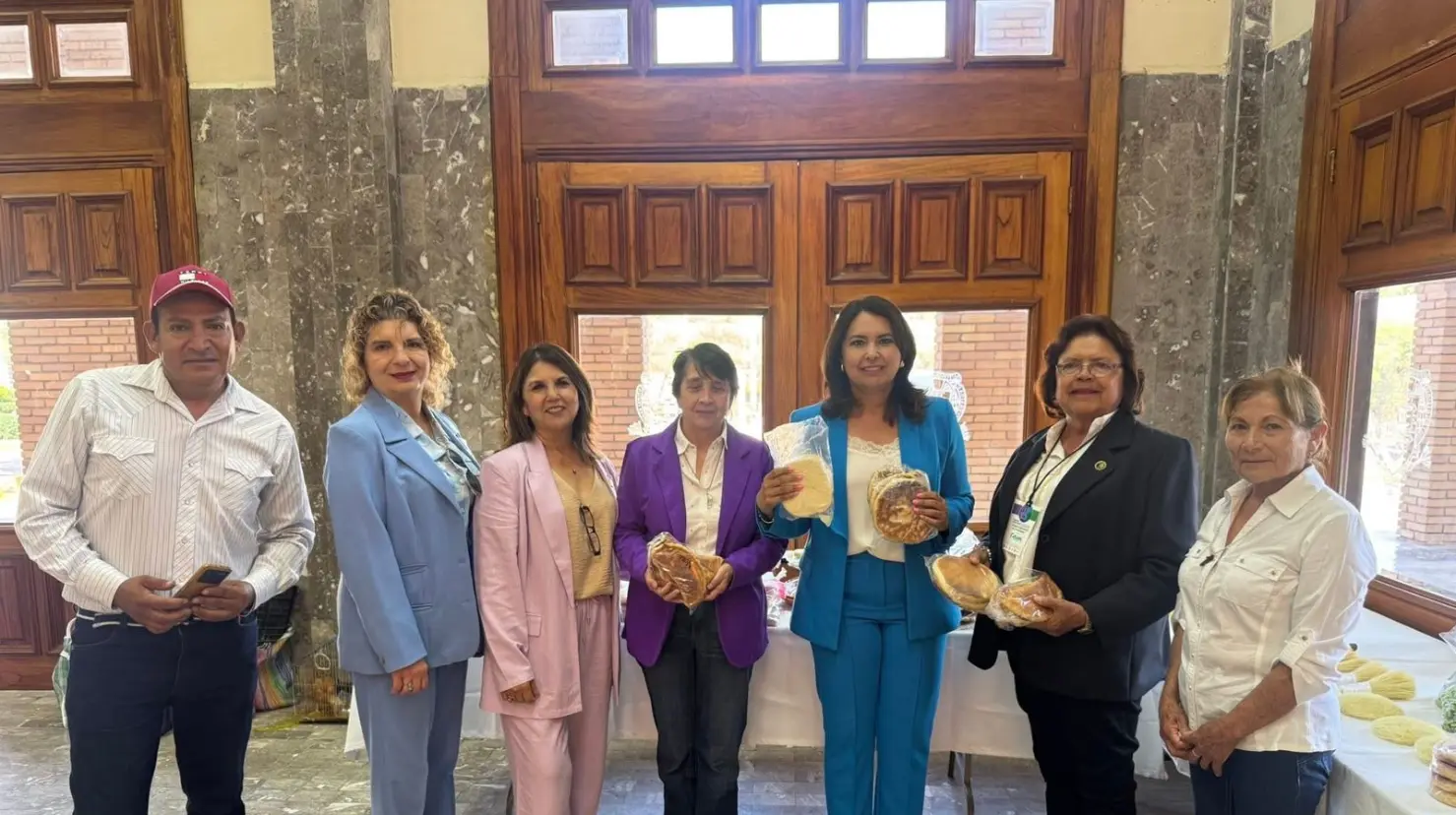 La secretaria de las Mujeres en Coahuila, Mayra Valdés, en uno de sus recorridos por las zonas rurales. (Fotografías: Secretaría de las Mujeres)