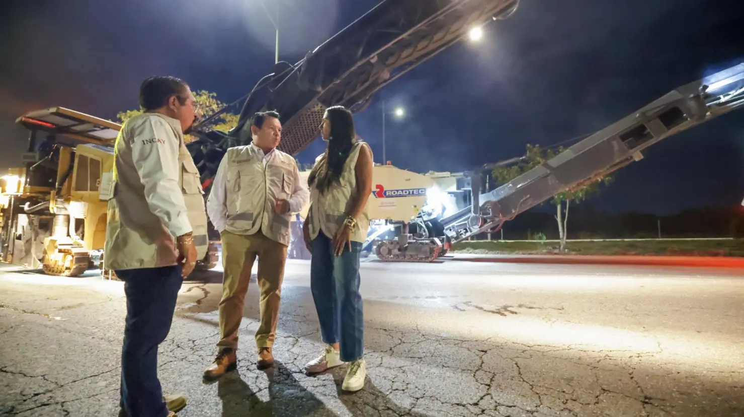 El gobernador Joaquín Díaz Mena realizó el pasado lunes la supervisión del inicio de los trabajos que se realizan para conservar el anillo periférico de Mérida.- Fuente Gobierno del Estado