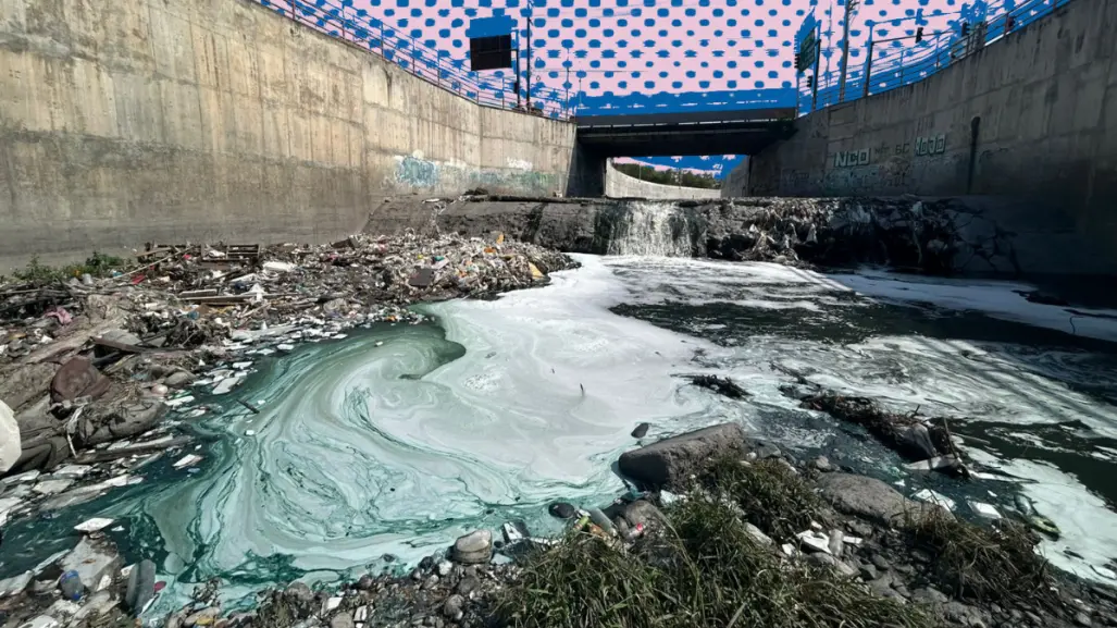 Reportan derrame de líquido azul en arroyo Topo Chico en San Nicolás