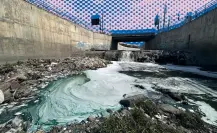 Reportan derrame de líquido azul en arroyo Topo Chico en San Nicolás