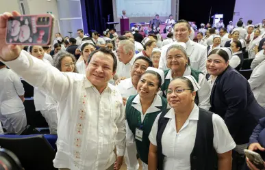 Gobierno de Yucatán rinde homenaje a enfermeras y enfermeros en su día