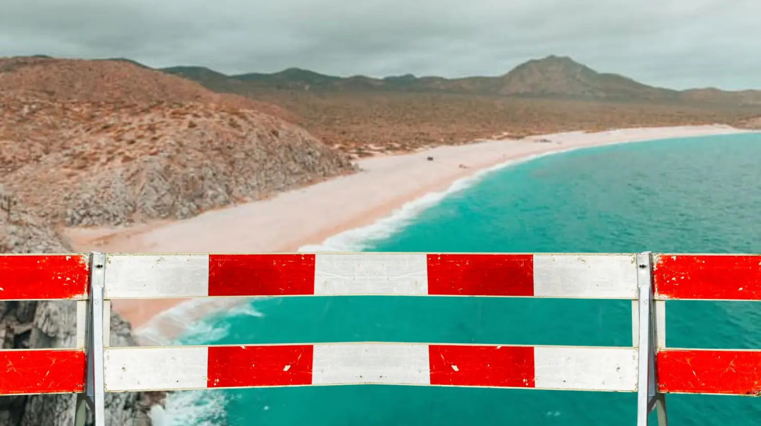 En varios puntos de La Paz, los accesos han sido cerrados pese a ser públicos. Foto: Programa Destinos México | Foto: Canva