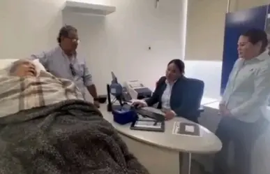 VIDEO | BBVA obliga a abuelita de 96 años a ir en camilla a cobrar su pensión