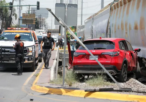 VIDEO | Tres mujeres se salvan de ser arrolladas por tren en Monterrey