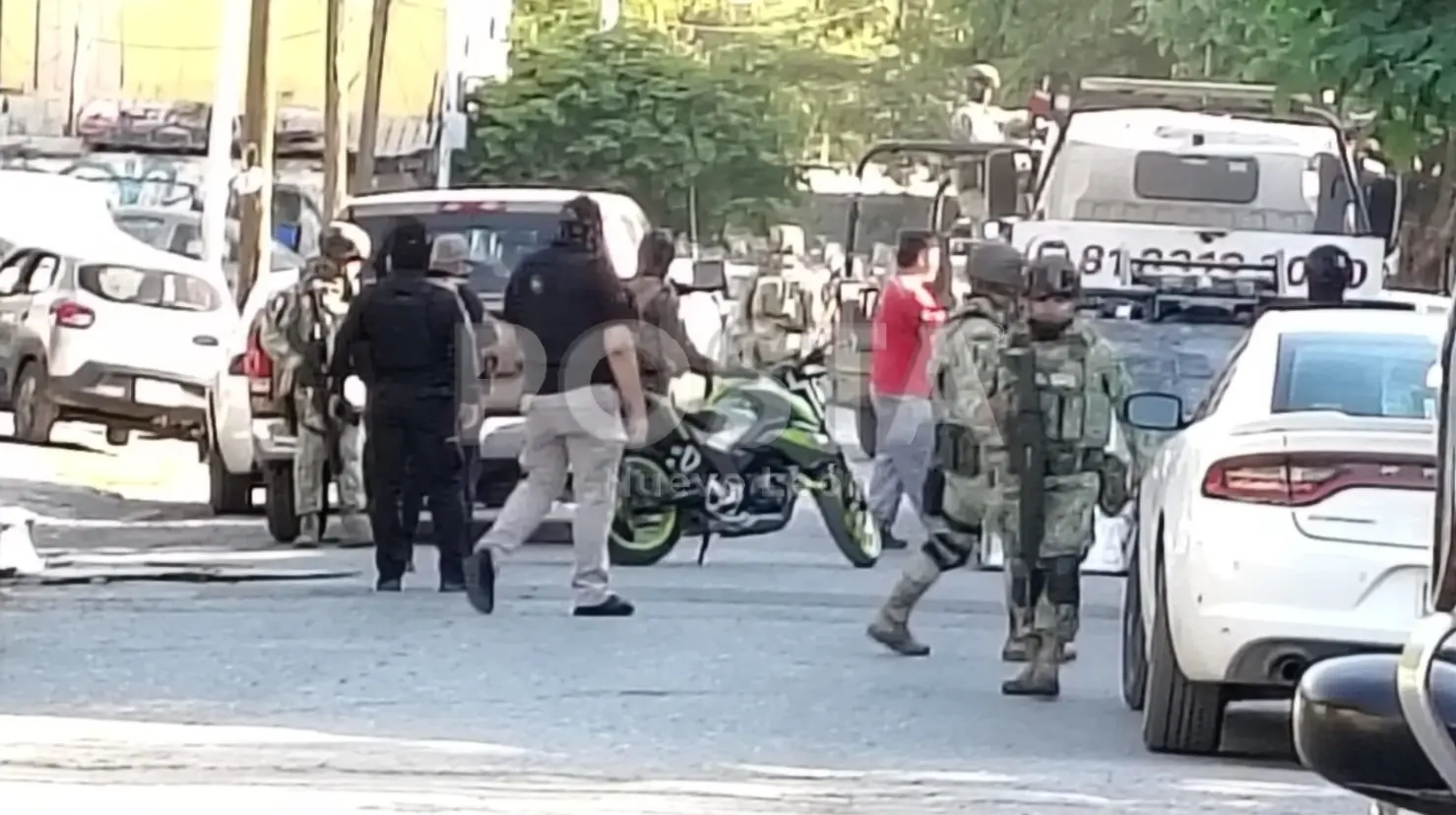 Durante el cateo, además de la detención del sospechoso, las autoridades lograron el aseguramiento de una motocicleta y varias dosis de sustancias prohibidas. Foto: POSTA.