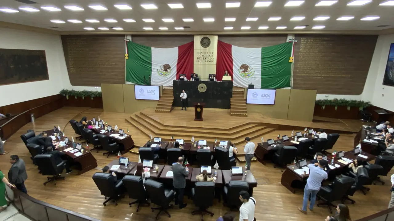 Diputados del PRI en el Congreso local proponen cambios en el Código Penal. Foto: RRSS Daniela Soto.