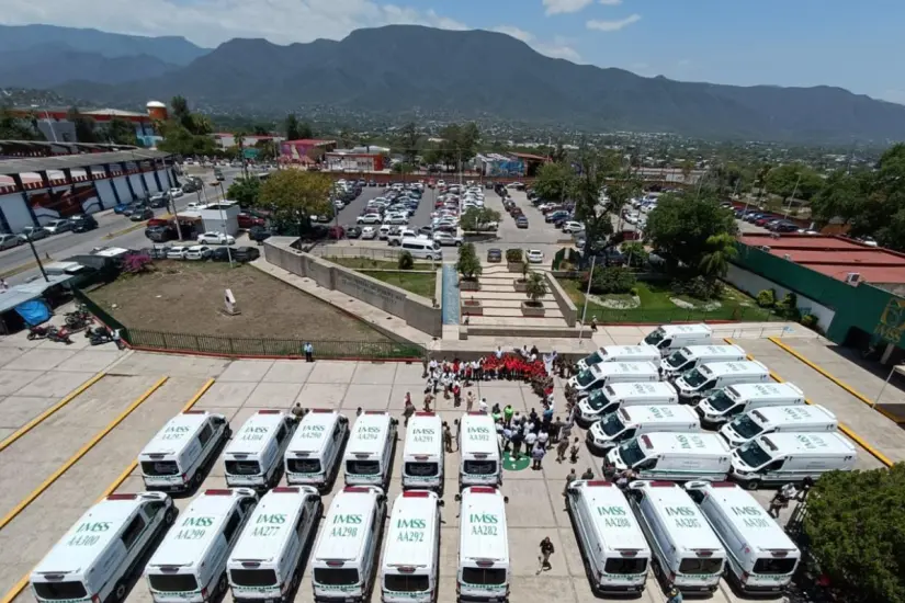 Ambulancias entregadas al IMSS Tamaulipas. Foto: Ramón Sánchez