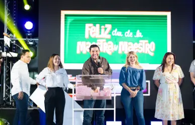 Raúl Cantú realiza gran festejo a los maestros de Salinas Victoria