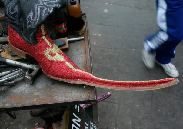 ¿Las botas tribaleras son vaqueras? Esto dicen los especialistas