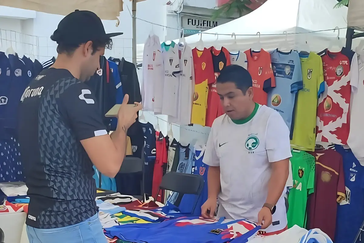 Personas en la Expo Jersey en CDMX. Foto: IG @expo_jersey_mx