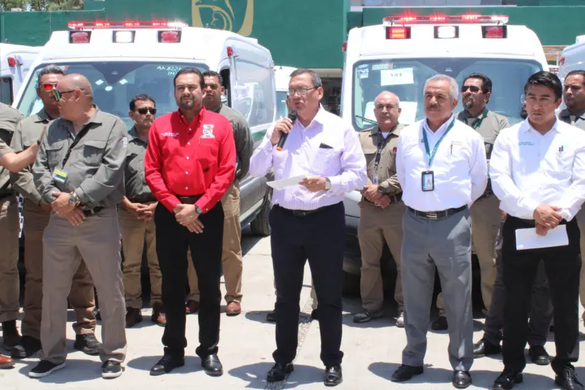 Hacen entrega de nuevas unidades de ambulancias del IMSS | Foto: IMSS
