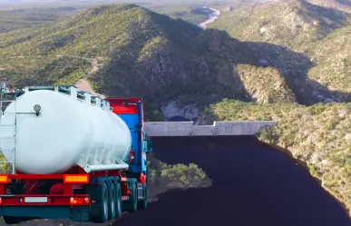 Piperos de La Paz dicen que llevaron agua a la inauguración de la planta Buena Mujer