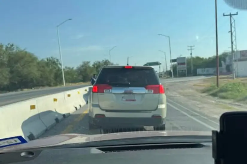 Fila para cruzar el puente Hidalgo | Foto: FB