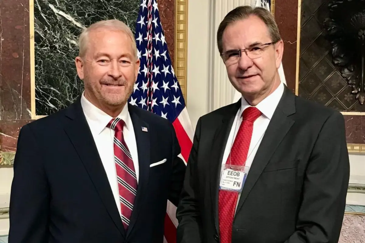 Ron Johnson junto a Esteban Moctezuma Foto: X(Twitter) @emoctezumab