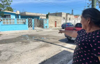 Vecinos de la colonia Los Reyes en Mérida reportan baches en sus calles
