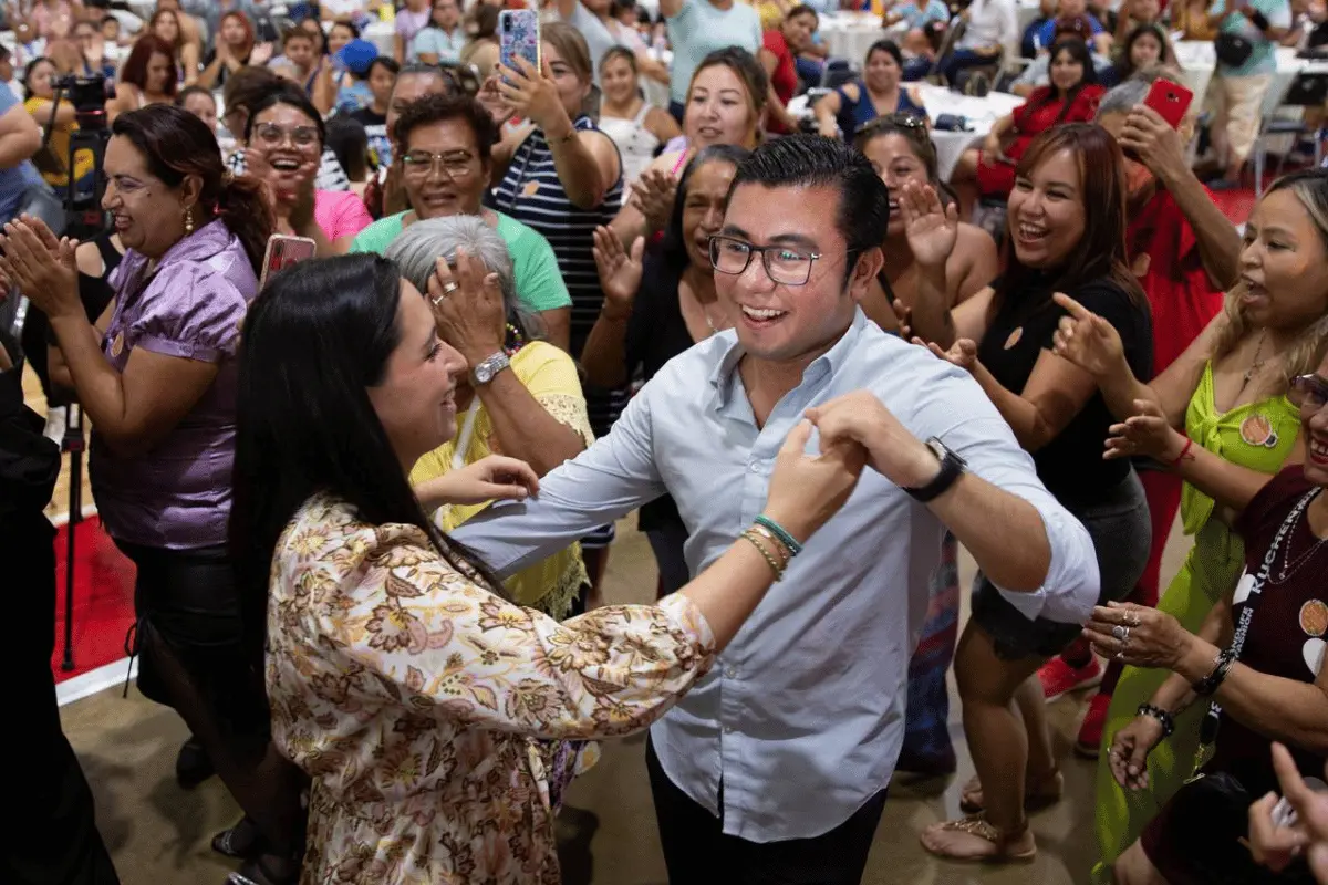 El alcalde Félix Arratia explicó que la decisión de descentralizar los festejos y acercarlos a las colonias tiene como objetivo generar integración comunitaria y facilitar la participación de más mujeres. Foto: Gobierno de Juárez.
