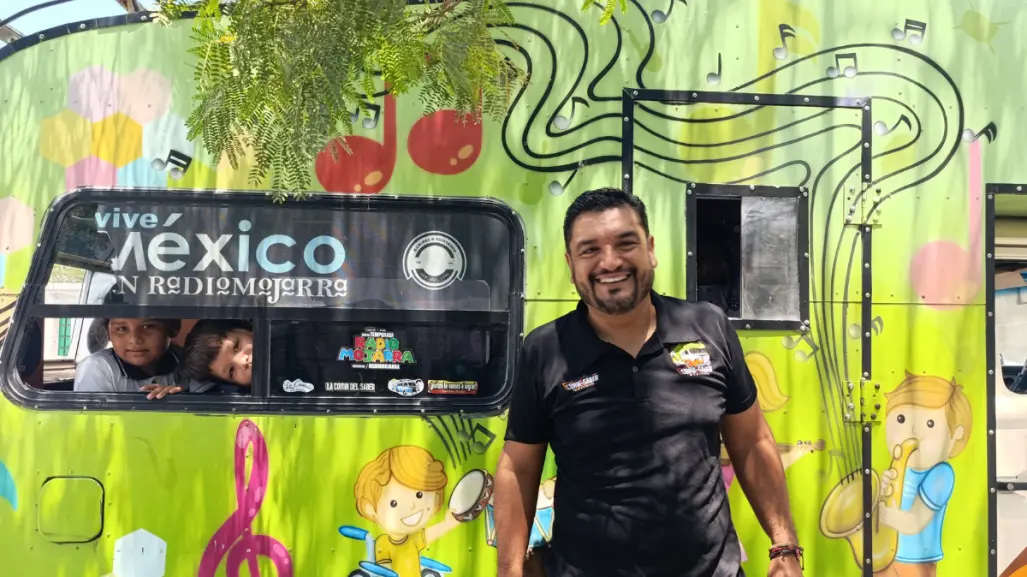 El Prof. Paco y su combi del saber ejemplo de vocación
