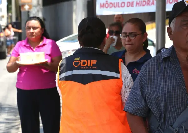 DIF Nuevo León responde con agua y refugio para proteger a la gente del calor