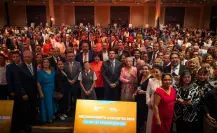 Rinde Samuel García homenaje a docentes de Nuevo León en el día del maestro