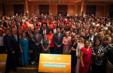Rinde Samuel García homenaje a docentes de Nuevo León en el día del maestro