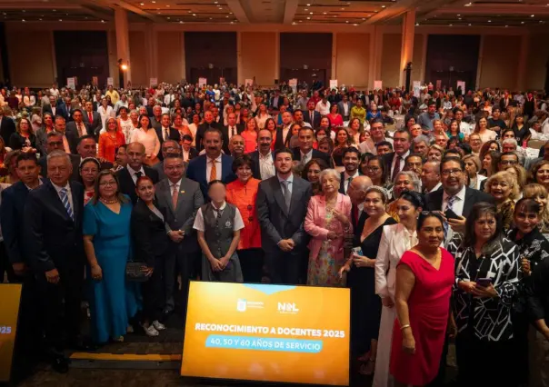 Rinde Samuel García homenaje a docentes de Nuevo León en el día del maestro