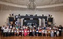 David de la Peña reconoce la trayectoria de docentes de Santiago 