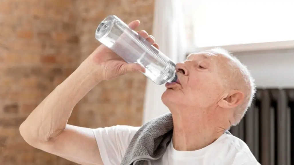 Calor extremo en Tamaulipas: 5 consejos para hidratar a los abuelitos