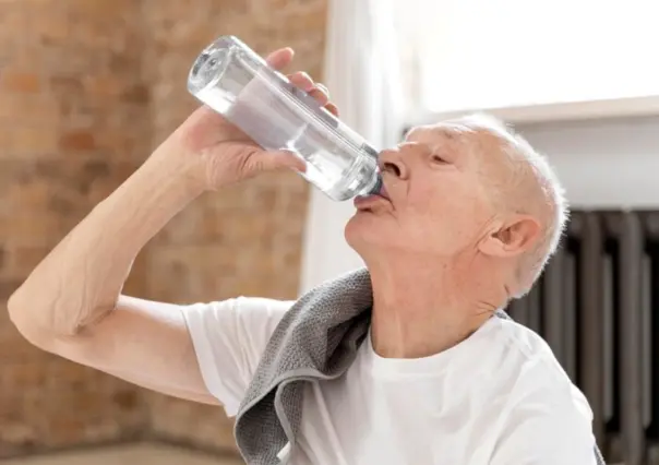 Calor extremo en Tamaulipas: 5 consejos para hidratar a los abuelitos