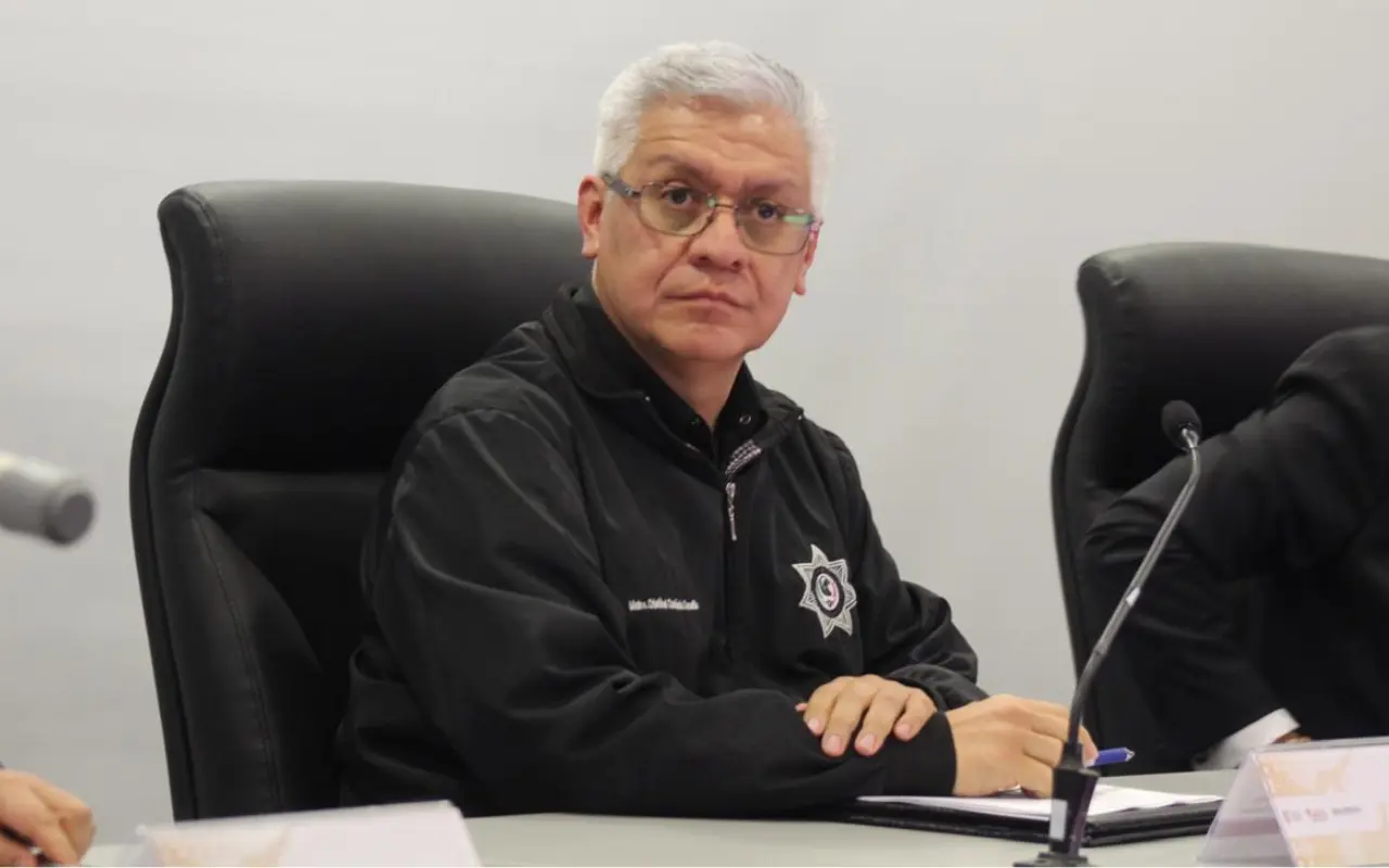 Operativos como Bastión, Enjambre y Fortaleza han sido clave en la reducción delictiva en Edomex. Foto: X/ @Mtro_CCastaneda (Canva)