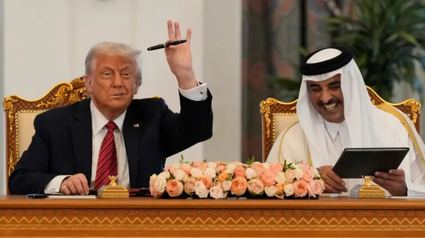 Donald Trump logra compromiso histórico de 1,2 billones de dólares en Qatar. Foto: AP