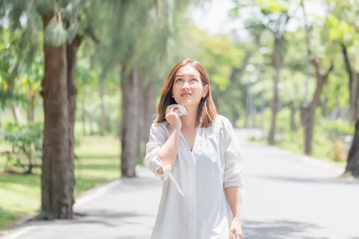 Las altas temperaturas pueden afectar la salud de las personas, por lo que es fundamental identificar los síntomas y prevenir riesgos. Foto: Canva
