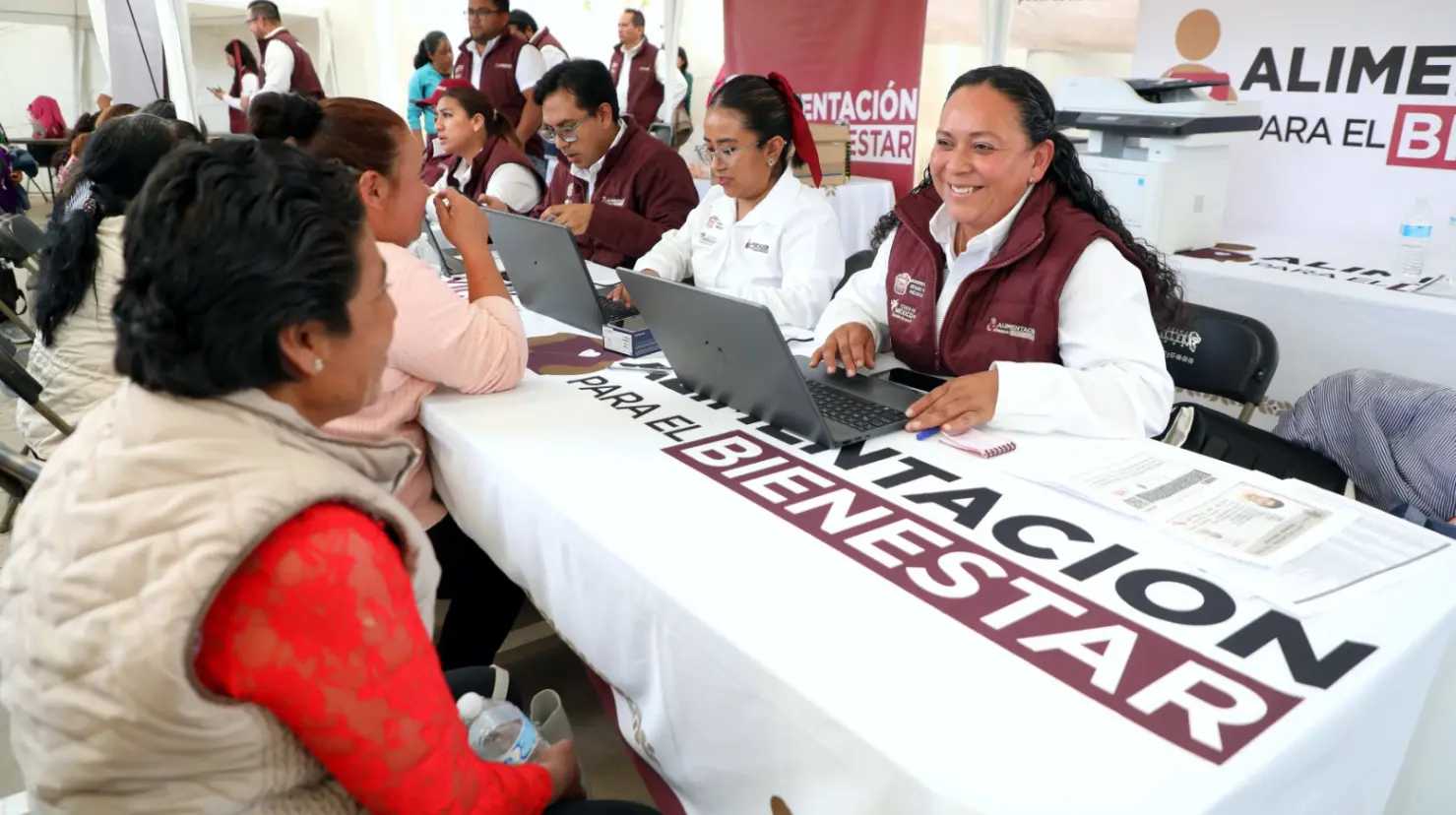 El Gobierno del Estado de México entrega apoyos económicos y alimentarios a mujeres del norte de la entidad. Imagen: GEM