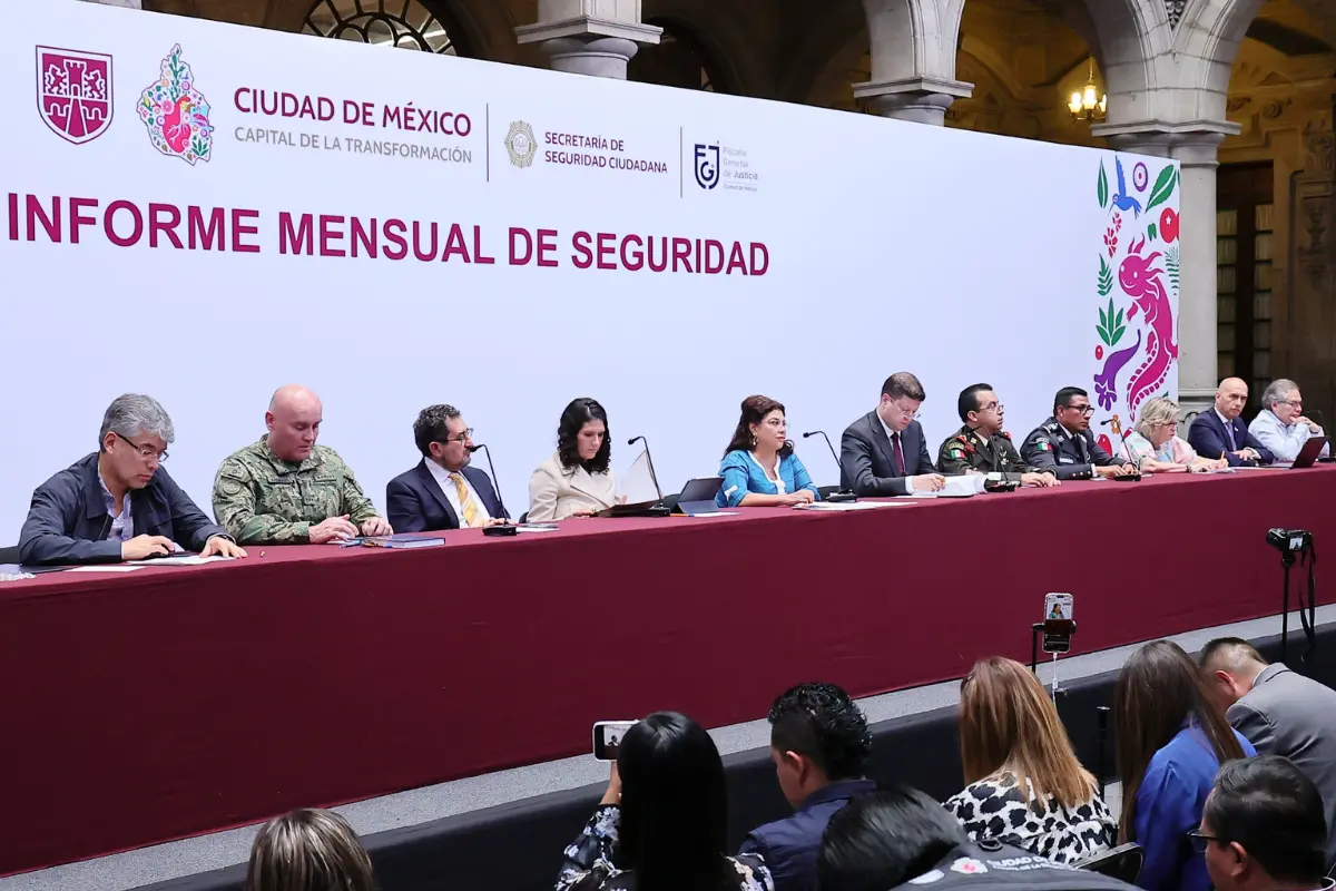Clara Brugada y su gabinete presentando su informe de seguridad en CDMX. Foto: Jefatura de Gobierno de CDMX