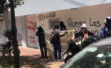Jóvenes encapuchados vandalizan INE y PRI estatal de Veracruz