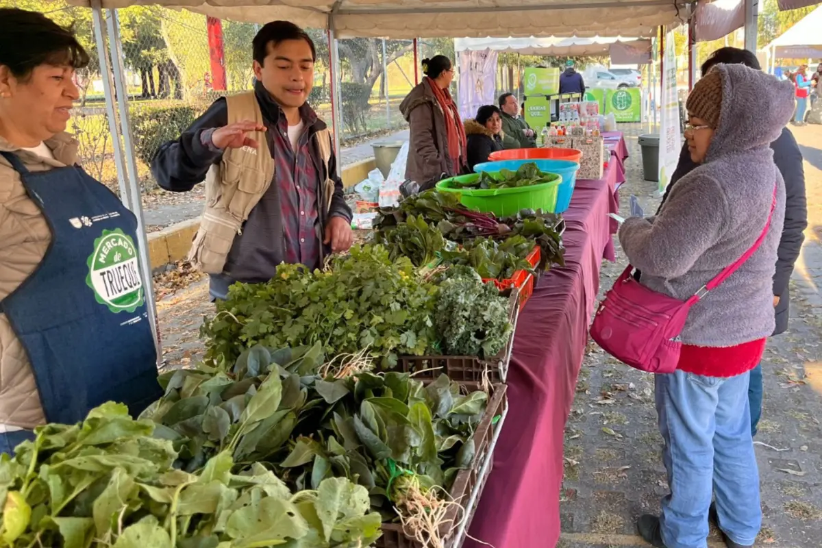 Mercado de trueque en la UNAM CDMX. Foto: Secretaria del Medio Ambiente