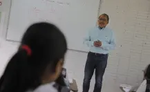 Andrés Mijes da clases para celebrar el Día del Maestro en Escobedo