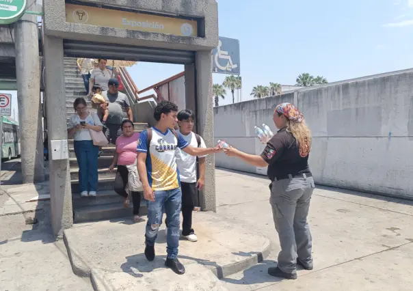 Ante ola de calor, Protección Civil de Nuevo León aplica Operativo de Hidratación en Guadalupe