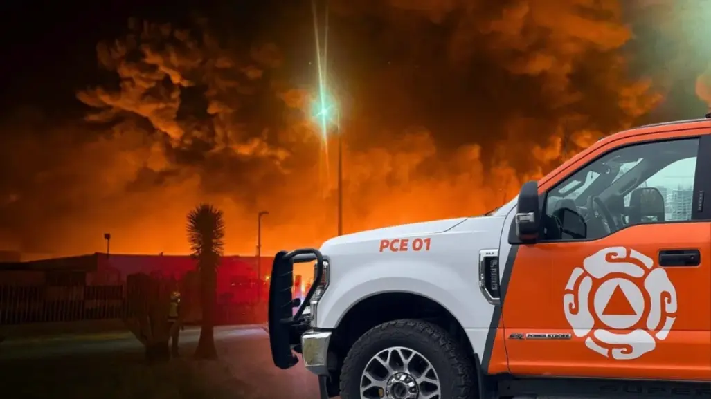 Sofocan incendio que arrasó una empresa en Ciénega de Flores