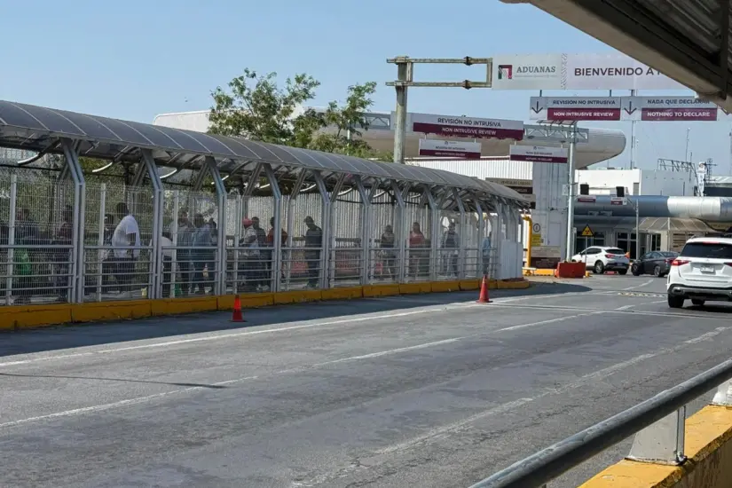 Acceso a peatones en el puente Hidalgo| Foto: FB