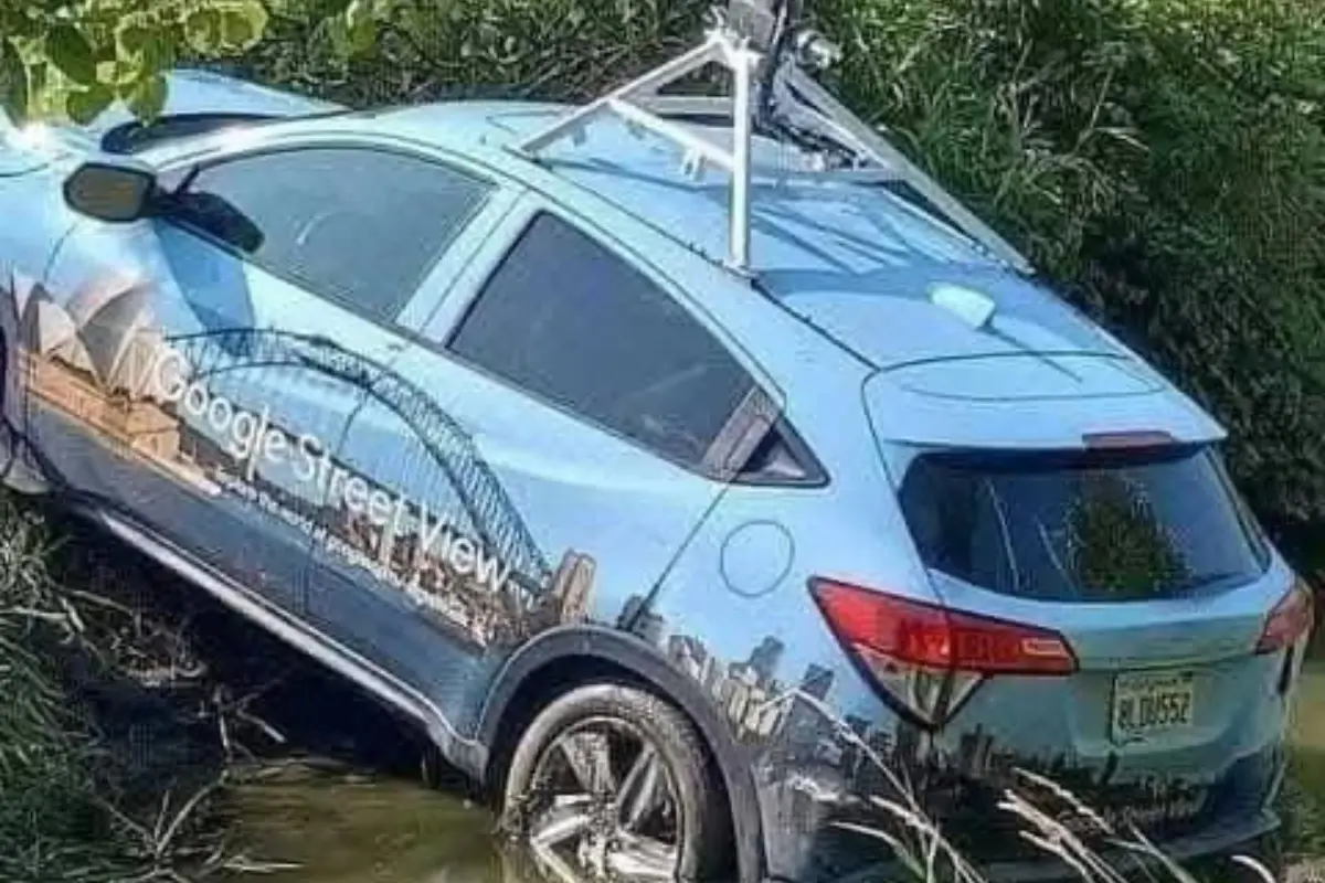 Vehículo de Google Maps tras haber sido vandalizado Foto: X(Twitter) @ArturoVillegasQ