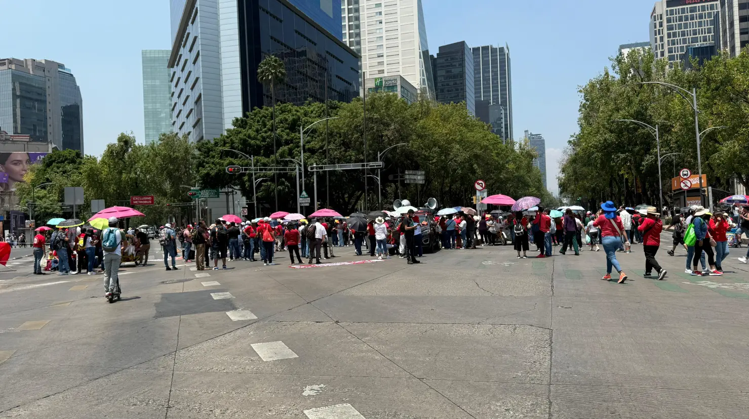 Integrantes de la CNTE bloqueando Paseo de la Reforma en CDMX. Foto: Ramón Ramírez