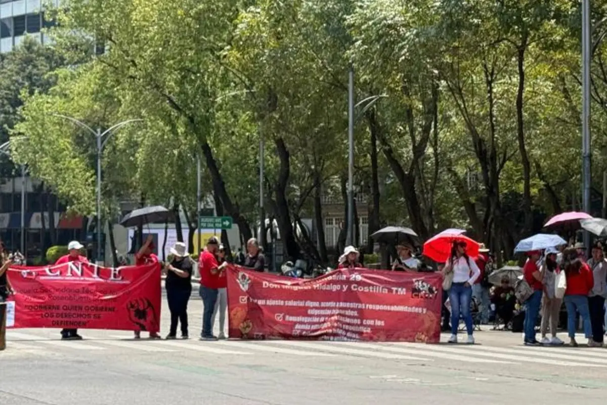 Integrantes de la CNTE en bloqueos sobre Paseo de la Reforma. Foto: Ramón Ramírez