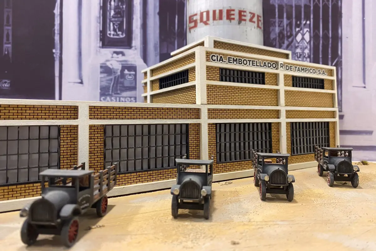 Maqueta de la primera embotelladora de Coca- Cola en México, ubicada en Tampico. Foto: Museo de Tampico.