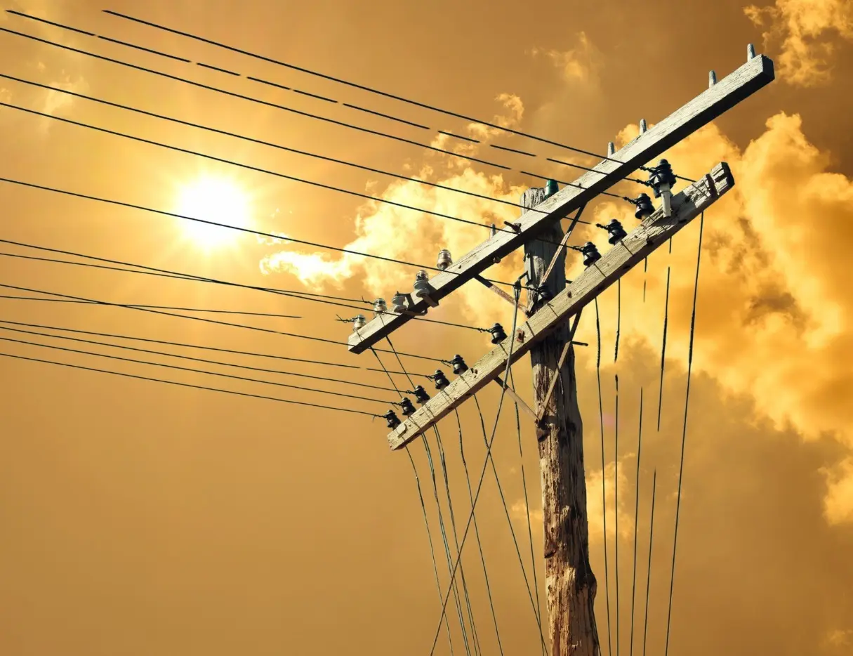 Las temperaturas extremas superiores a los 40°C, que han generado sobrecargas en la red. Foto: Canva.