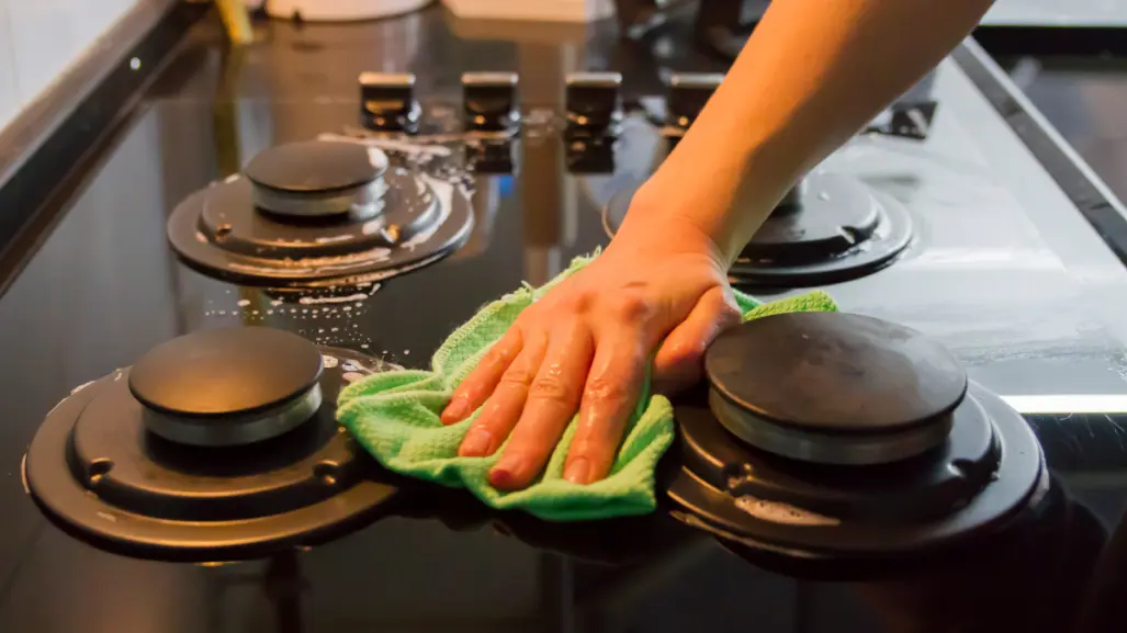 ¡Dile adiós a esos trapos viejos! Esta es lo que debes usar para limpiar el hogar