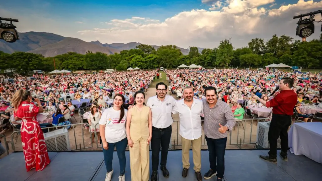 David de la Peña festeja en grande a las mamás de Santiago