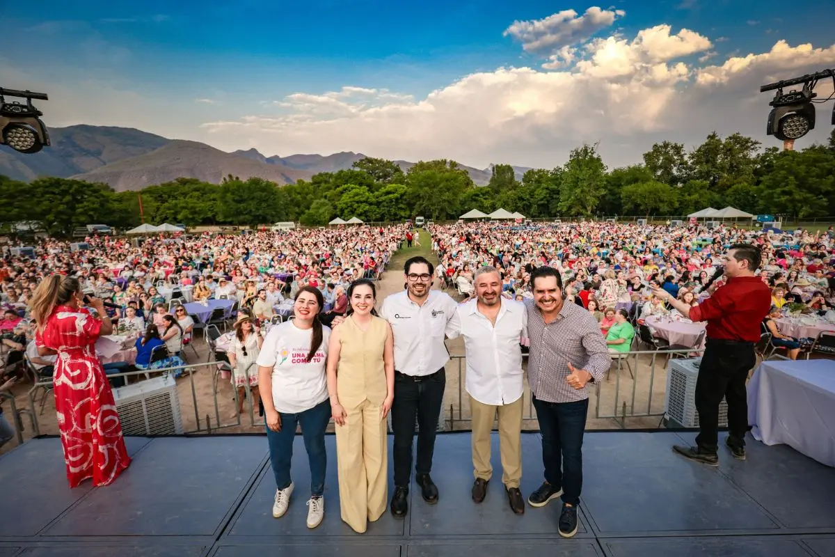 El festejo del Día de las Madres se llevó a cabo en el Parque de Béisbol La Alameda Foto: Gobierno de Santiago